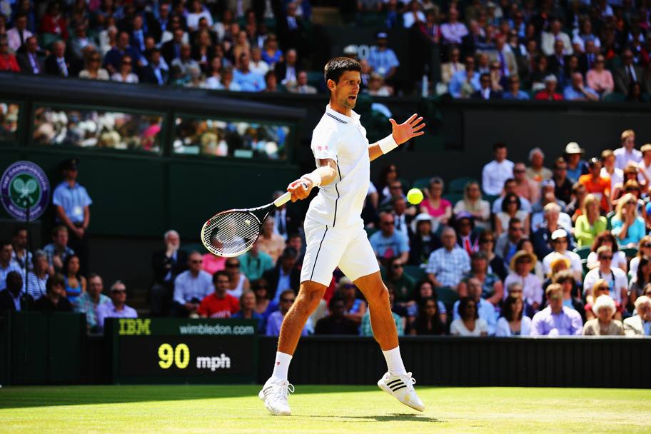 Ma Novak Djokovic non sta bene: lotta, soffre per il mal di schiena, si deve fermare. Non  il Nole di sempre. Getty.